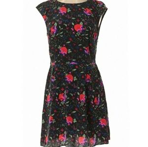 Joie Dress S. Light and silky with beautiful classic design